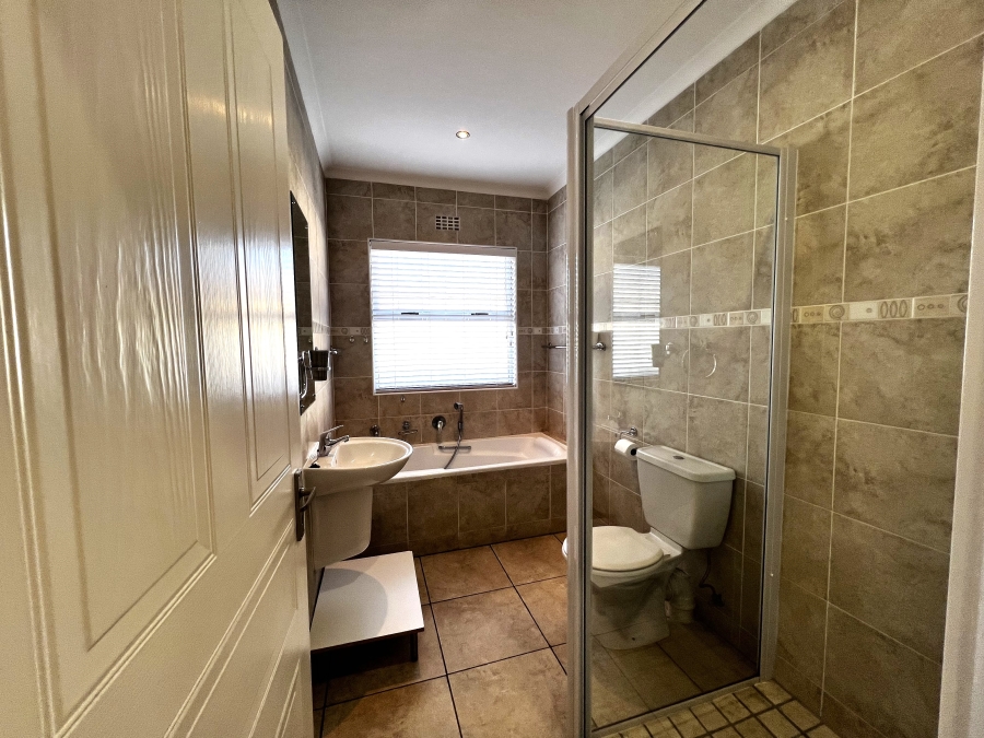 To Let 3 Bedroom Property for Rent in Sunningdale Western Cape
